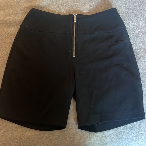 Danielle Bernstein Biker Short Black - Picture 2 of 6